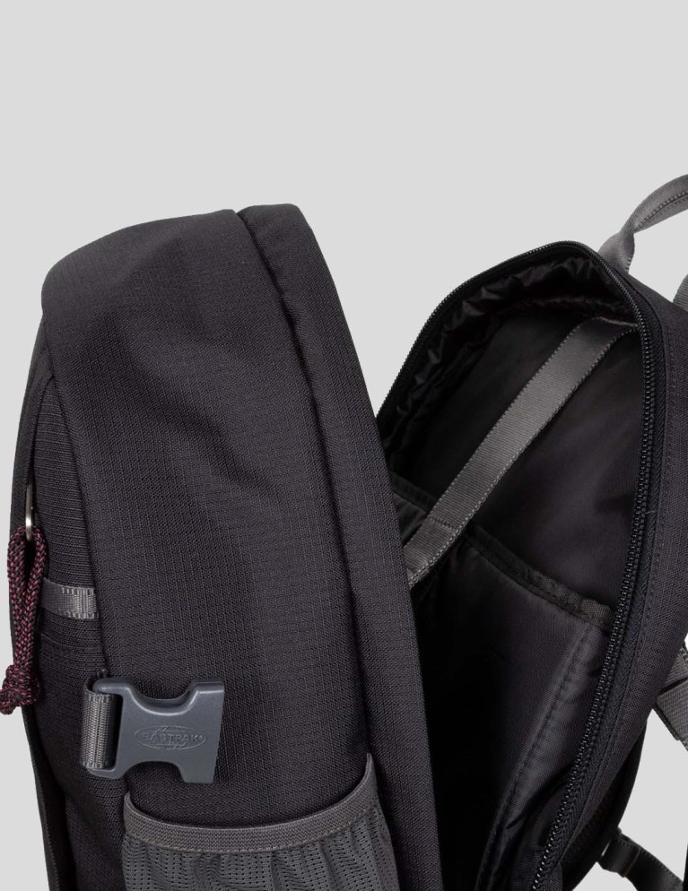 Mochila EASTPAK out safepack black
